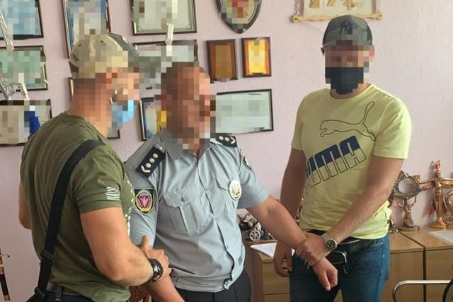 Декана Харьковского вуза подозревают в получении взятки