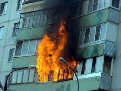Пожарные не допустили распространения огня с балконов в квартиры