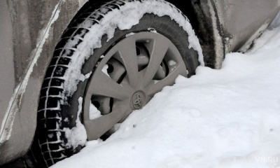 В снежном перемете на несколько часов застрял пассажирский автобус