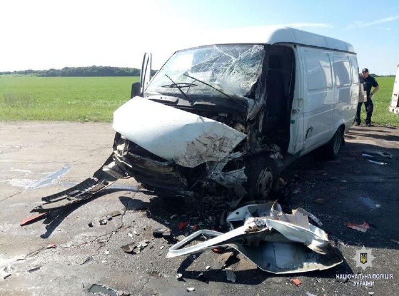 Харьковчанин получил многочисленные травмы в результате столкновения газели и грузовика