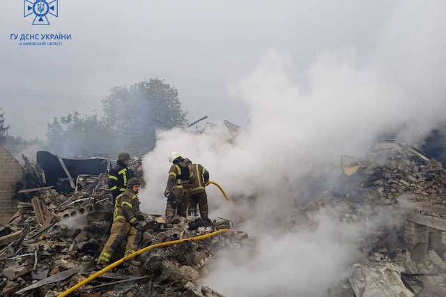 В результате обстрела Купянска загорелись три частных дома