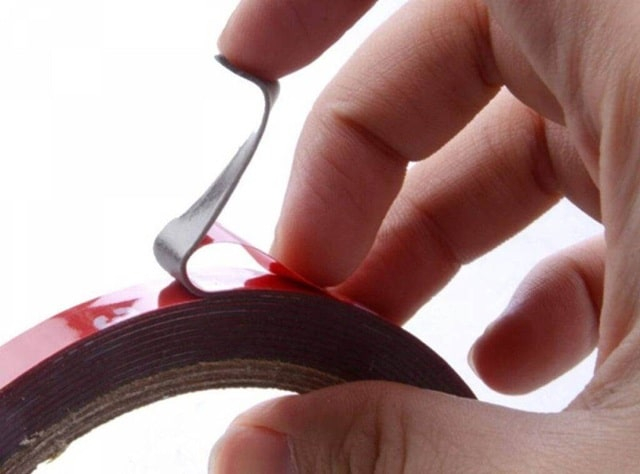 Двухсторонний скотч – достойная замена клея и саморезов