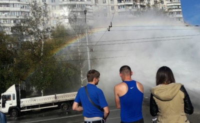 В Харькове из-под земли забил фонтан (видео)