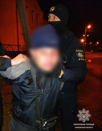 В Новобаварском районе мужчина ограбил магазин