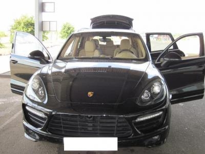 На Харьковщине на угнанном Porsche пытались пересечь госграницу