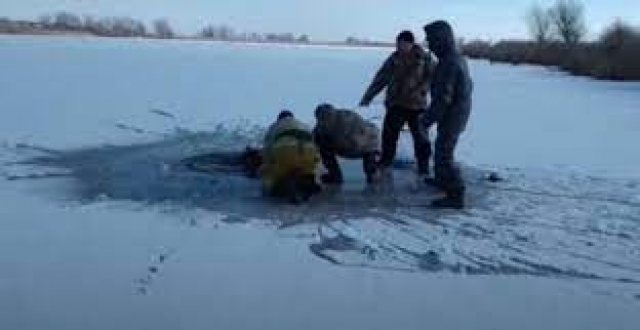 Число жертв зимней рыбалки выросло почти вдвое