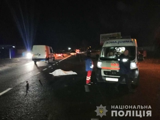 Под колесами дорогого авто погибли сразу два пешехода (фото)