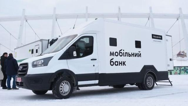 На Харьковщине заработал передвижной мобильный «Ощадбанк»