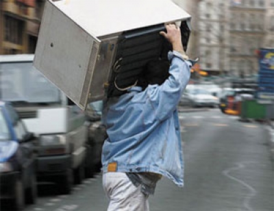 На Харьковщине у мужчины украли холодильник