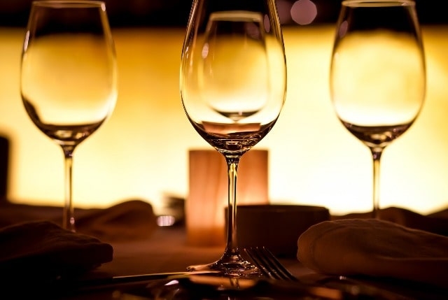 Можно ли дарить пустые бокалы?