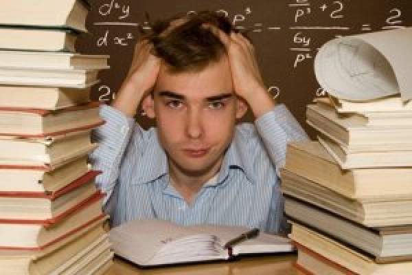 Абитуриенты активно подают документы на ВНО-2015