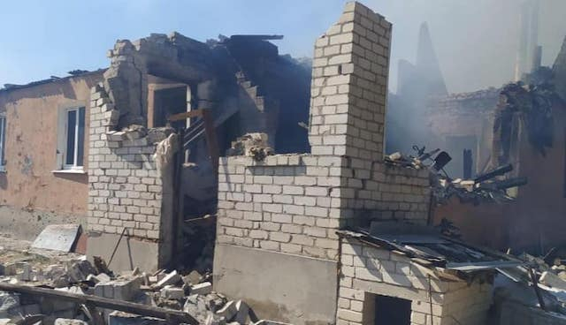 Россияне разрушили несколько домов в Волчанске