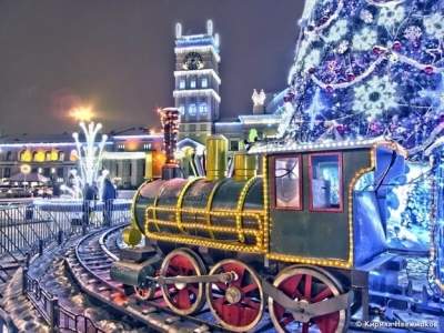 Возле Южного вокзала засияет ледяной фонтан и 18-метровая елка