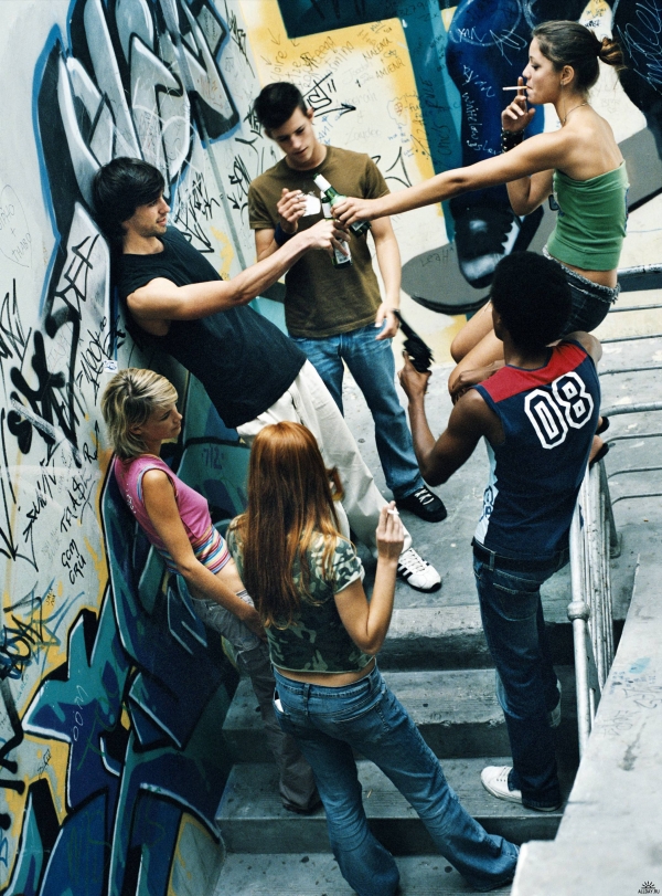 Преступная группа подростков ограбила парня