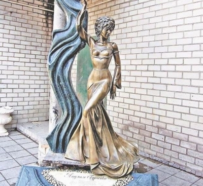 В сети показали, как проходит подготовка к установке памятника Гурченко (фото)