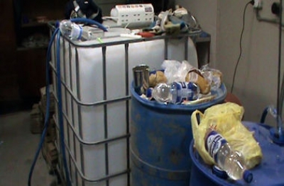 В Харькове «накрыли» гараж, в котором нелегально разливали водку