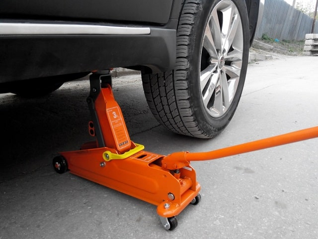 Типы автомобильных домкратов и советы по выбору