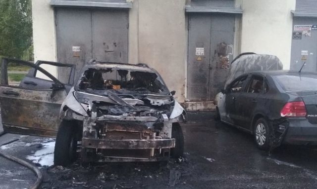 На проспекте Победы в Харькове сгорели две машины