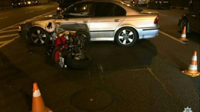 На проспекте Гагарина мотоцикл влетел в иномарку (фото)