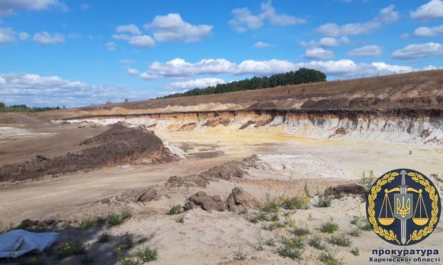 В Волчанском районе фермер разрабатывал песчаный карьер