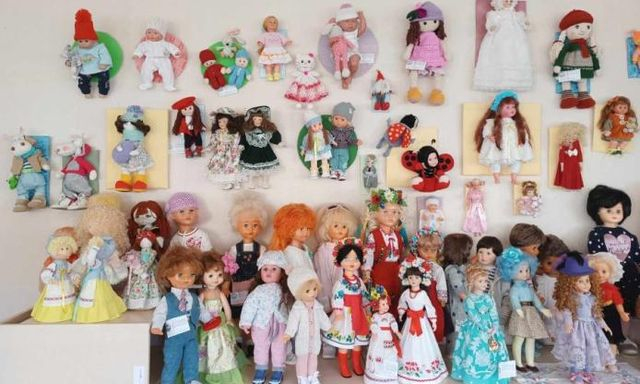 В Чугуевском территориальном центре открыта выставка кукол