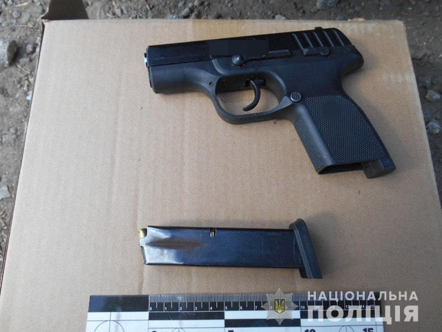 Полицейские обнаружили в автомобиле «BMW» оружие и наркотики