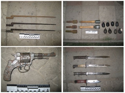 Мужчине «светит» тюремный срок за внушительную коллекцию оружия (фото)