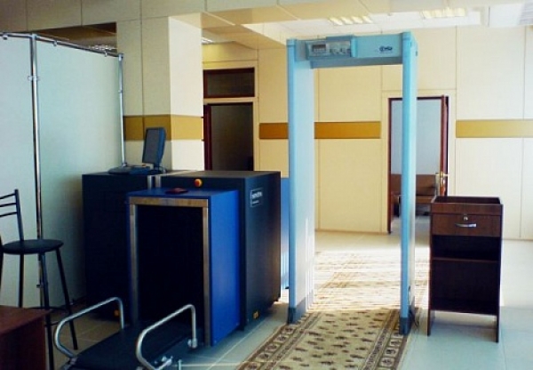 На пунктах ВНО установят металлодетекторы