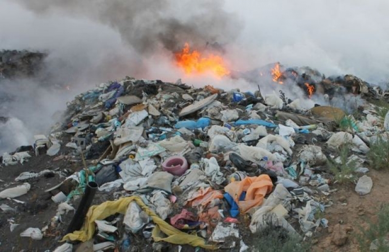 На Харьковщине снова горела свалка