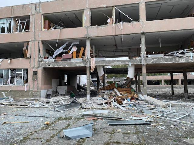 За несколько дней войска РФ обстреляли в Харькове 18 учреждений образования