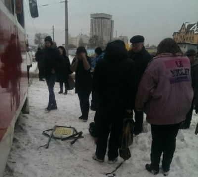 Харьковчанин выпрыгнул из окна трамвая на ходу