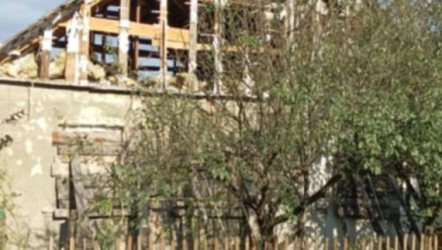 Российские оккупанты снова обстреляли Слатино – ранена женщина