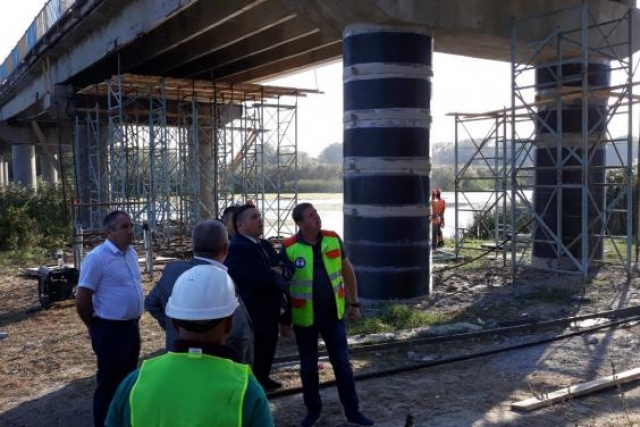 Ремонт моста в Балаклейском районе обещают завершить к концу года