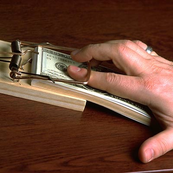 Студент требовал взятку у депутата