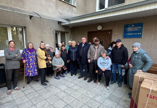 Переселенцы, проживающие в общежитиях, получили бытовую технику