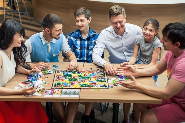 Самые популярные настольные игры: обзор, наш ТОП