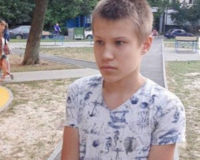 Подросток открыл стрельбу на детской площадке