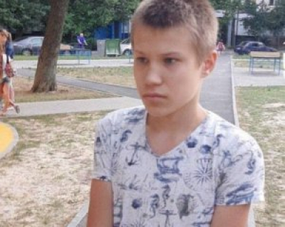 Подросток открыл стрельбу на детской площадке