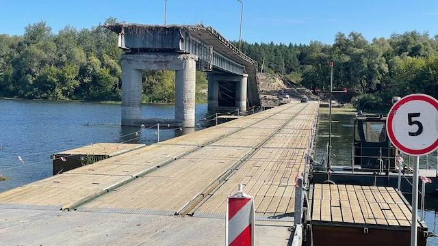 Враг разрушил гражданскую переправу через реку Оскол