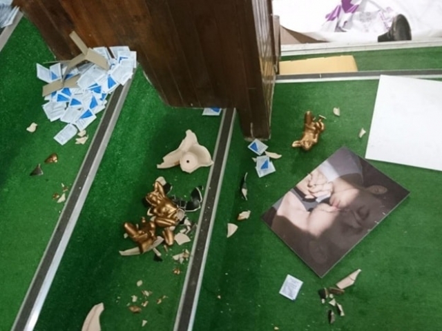 В Харькове неизвестные в противогазах разнесли офис ЛГБТ-сообщества