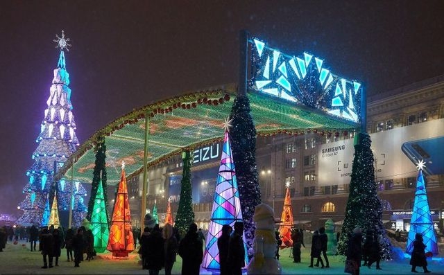 В центре Харькова открыли главную елку