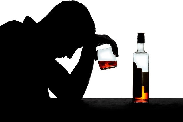 Запой: что это такое, симптомы, как его избежать