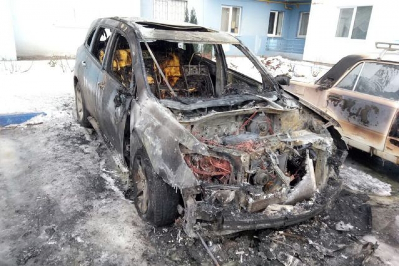 В Шевченковском районе горел внедорожник (фото)