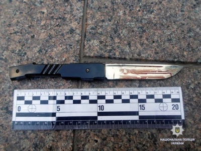 Не понравились цветы на клумбе кафе: прохожий с ножом напал на работника заведения