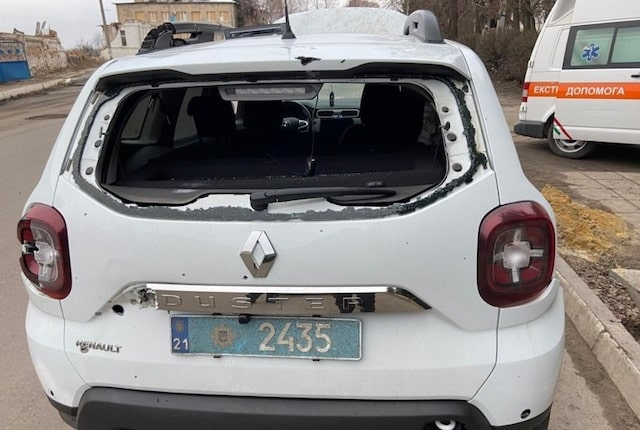 Российские оккупанты ударили дроном по служебному автомобилю полиции