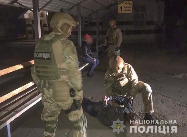 17-летняя девушка вместе с ранее судимым мужчиной подрывала банкоматы