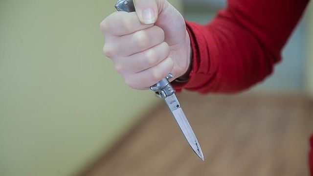 Правоохранители разыскивают грабителя, ранившего продавщицу киоска