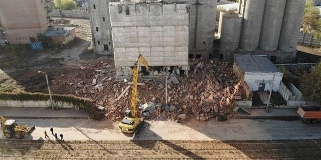 В Харькове начались работы по взрыву неработающего элеватора (видео)