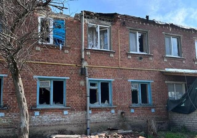 Оккупанты обстреляли село Липцы - поврежден многоквартирный дом