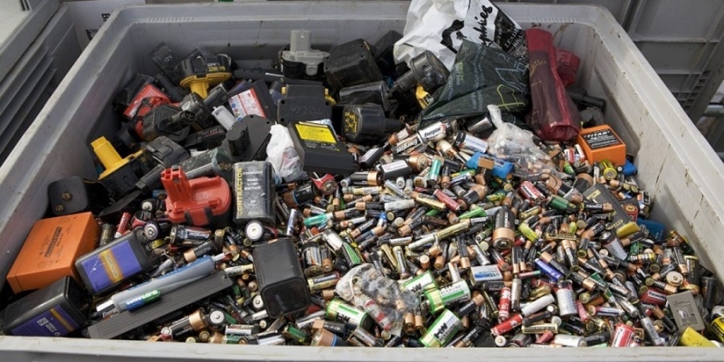 Харьковчане требуют установить пункты сбора опасных отходов